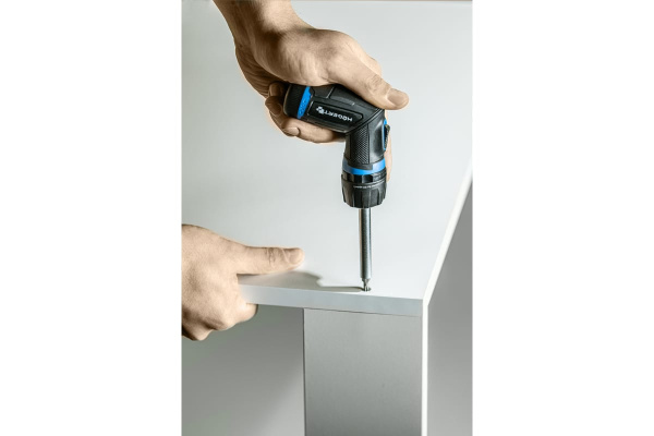 Отвертка HOEGERT со сменными битами и редуктором 1:5  с поворотной рукояткой  HT1S216 в Екатеринбурге 