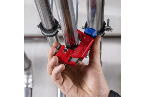 Труборез мини для цветных металлов и нержавеющей стали KNIPEX d.3-30мм., 2мм  KN-903101 в Екатеринбурге 