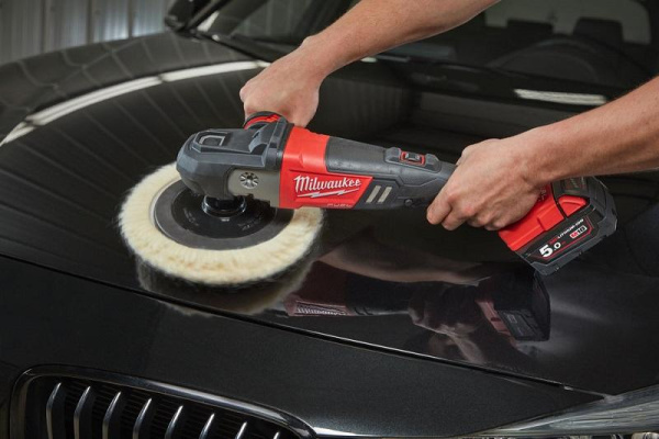 Аккумуляторная полировальная машина Milwaukee M18 FAP180-502X FUEL (Li-Ion5Ач)