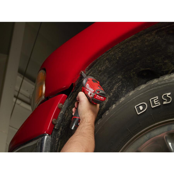 Аккумуляторный ударный гайковерт "Milwaukee" M12 CIW14-202C FUEL