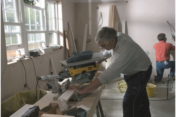 Торцовочная пила DeWalt D27111-QS в Екатеринбурге