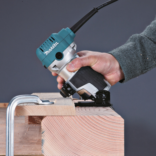 Кромочный фрезер Makita RT0700CX2 в Екатеринбурге