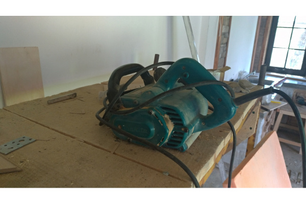 Щёточная шлифмашина Makita 9741 в Екатеринбурге