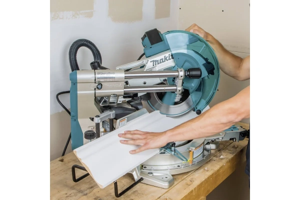 Торцевая пила Makita LS1219L в Екатеринбурге