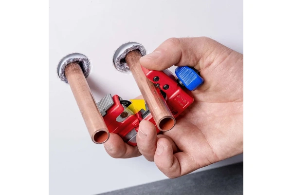 Труборез мини для цветных металлов и нержавеющей стали KNIPEX d.3-30мм., 2мм  KN-903101 в Екатеринбурге 