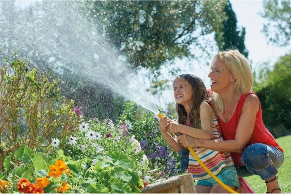 Шланг растягивающийся HoZelock 8215  Superhoze 15m с коннекторами и наконечником для шланга 8215 3600 в Екатеринбурге