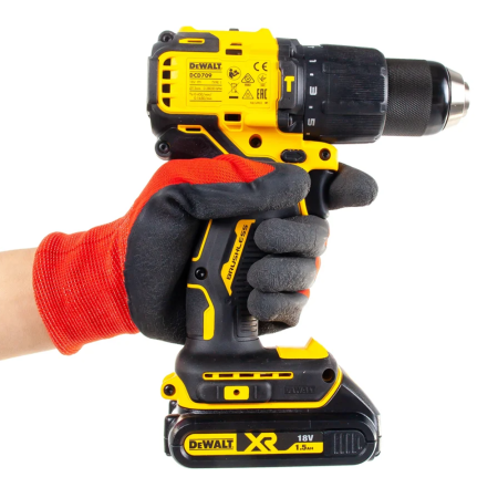 Шуруповерт аккумуляторный  DeWalt DCD709S2T-QW в Екатеринбурге