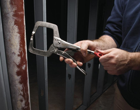 Зажим Milwaukee  Locking hand clamps 11" с подвижными губками