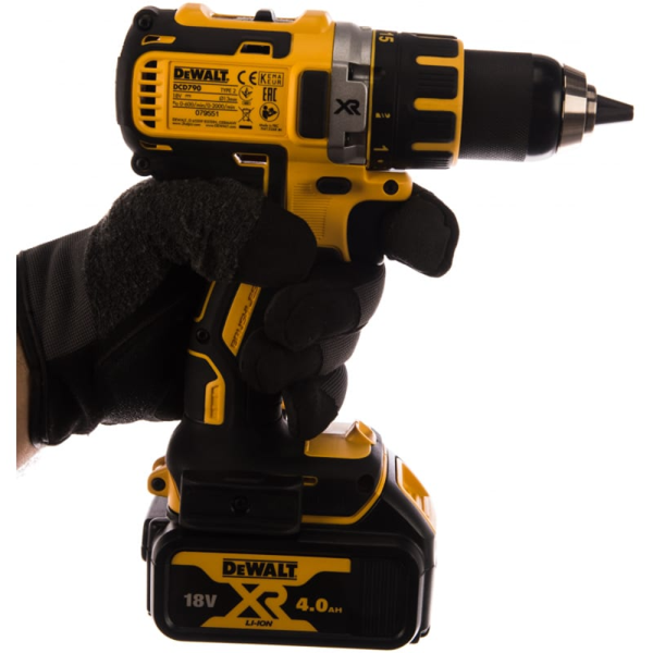 Шуруповерт аккумуляторный DeWalt DCD790M2-QW в Екатеринбурге