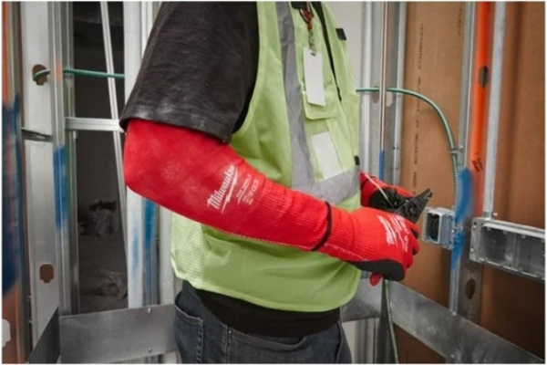 Нарукавники с уровнем сопротивления порезам C, 45 см Milwaukee  4932478585 в Екатеринбурге