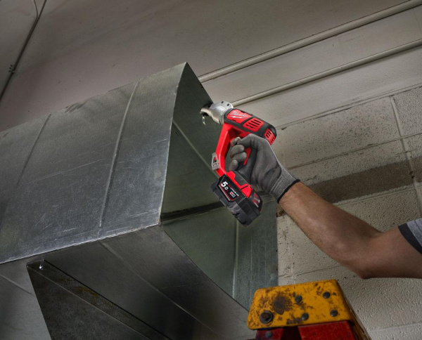 Аккумуляторные ножницы Milwaukee M18 BMS12-0