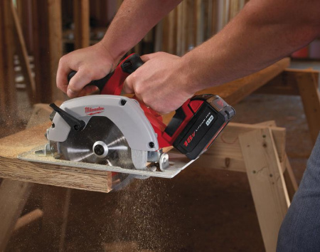Аккумуляторная циркулярная пила Milwaukee HD18 CS-0 4933419134