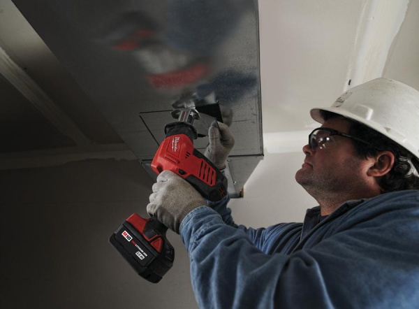 Аккумуляторная сабельная пила Milwaukee C18 HZ-402В 4933441340