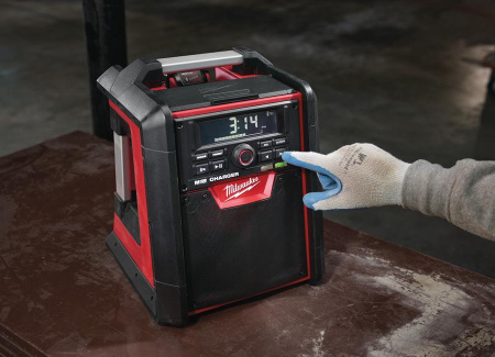 Радио+зарядное устройство Milwaukee М18 RC-0