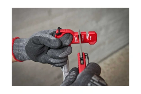 Точилка компактная для ножей (ножеточка) MILWAUKEE 4932478562 в Екатеринбурге