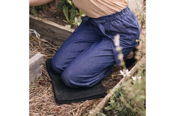 Коврик садовый FISKARS Solid размер 45.7см-27.9см-1.9см  1062832 в Екатеринбурге 