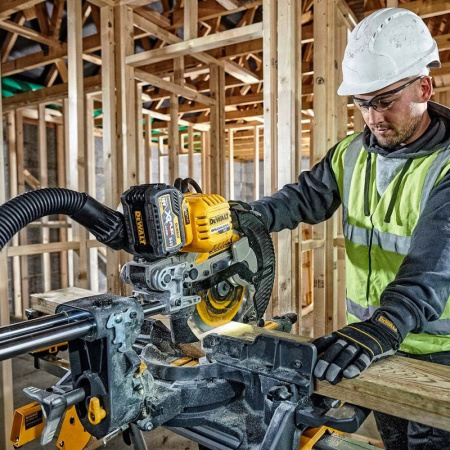 Торцевая пила аккумуляторная DeWalt DCS727N в Екатеринбурге
