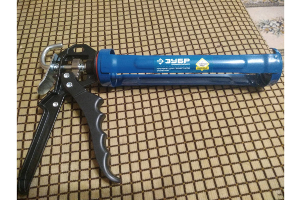 Пистолет для герметика скелетный ЗУБР 06635 в Екатеринбурге 